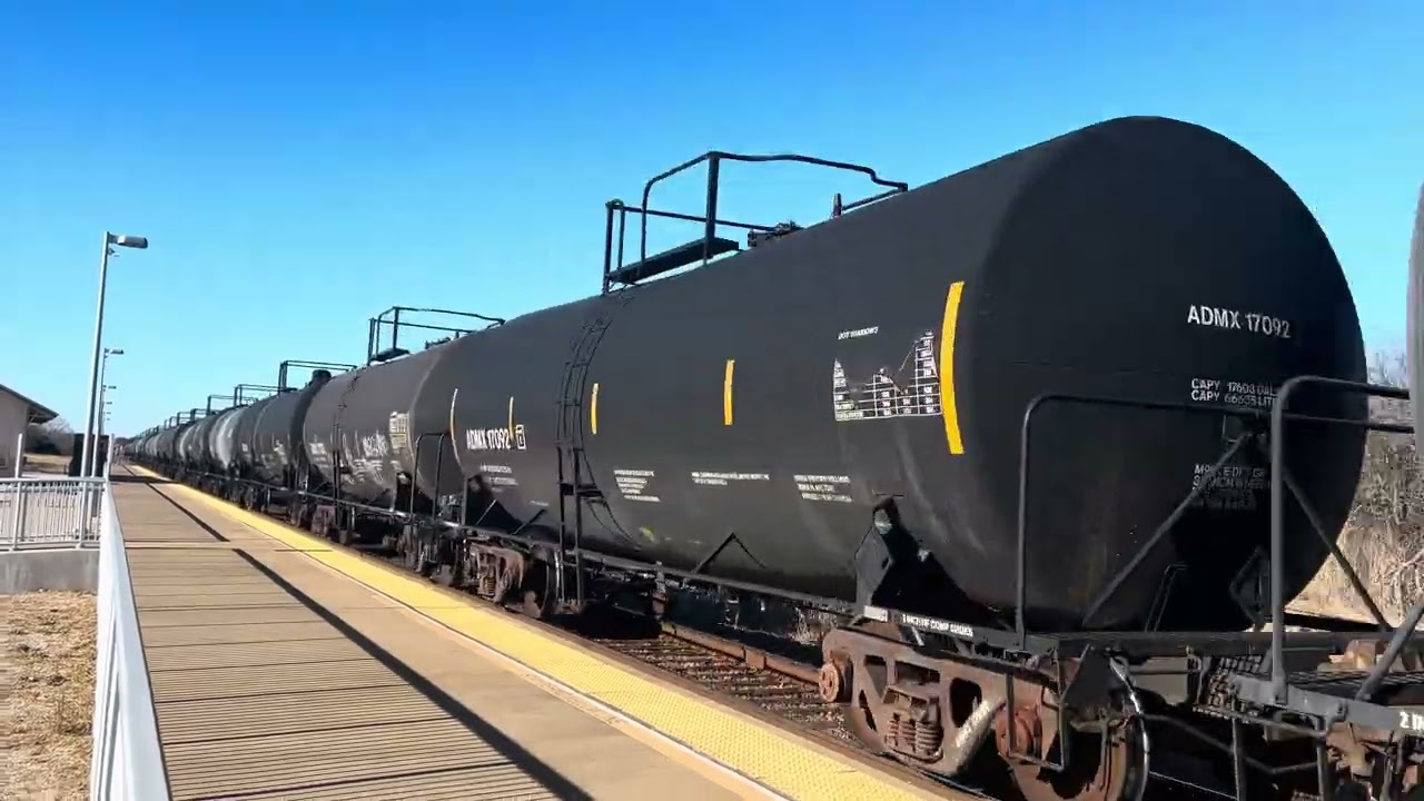 BNSF Mixed Freight Flies Through McGregor Tx