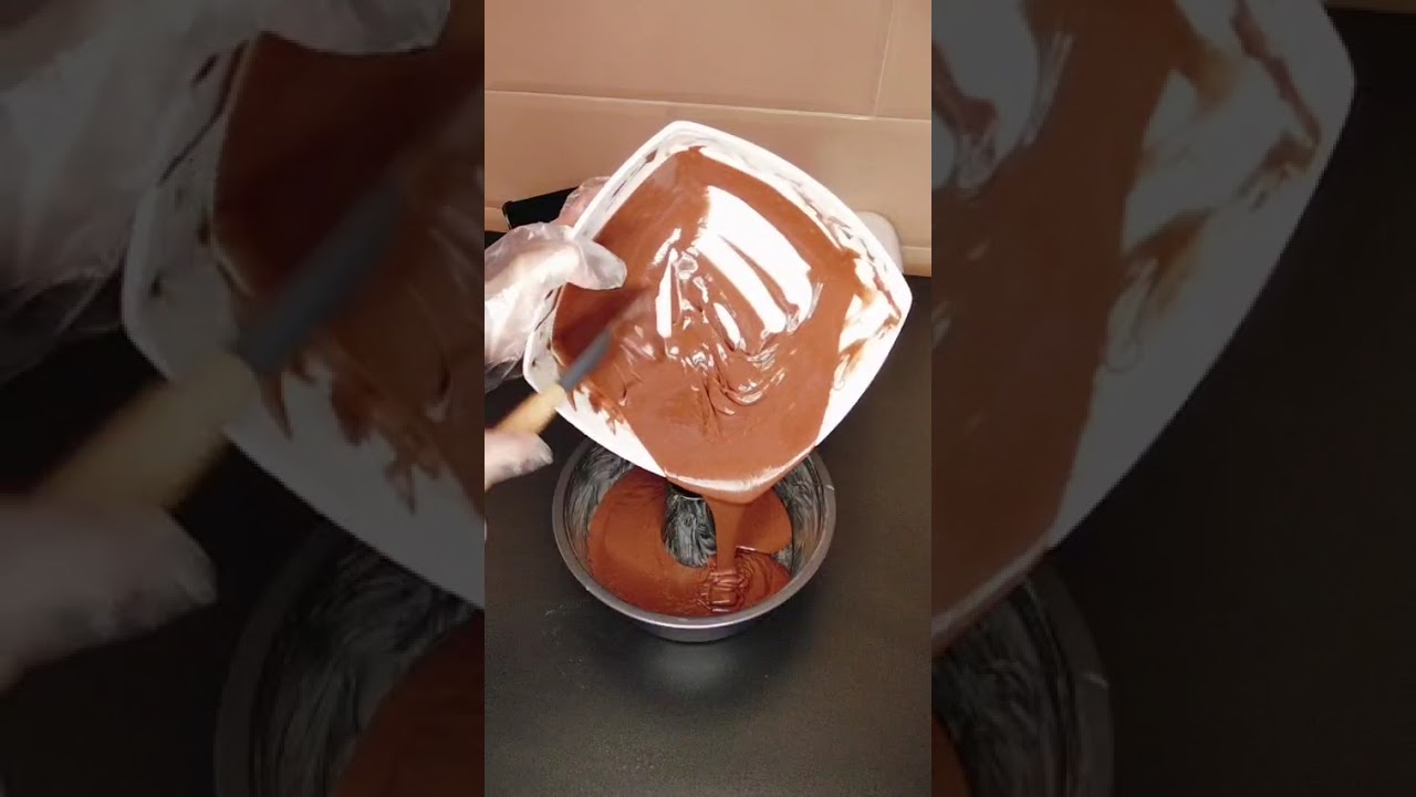 طريقه عمل كيكة الشوكولاته على طريقتي 😍😍 صحتين وعافيه