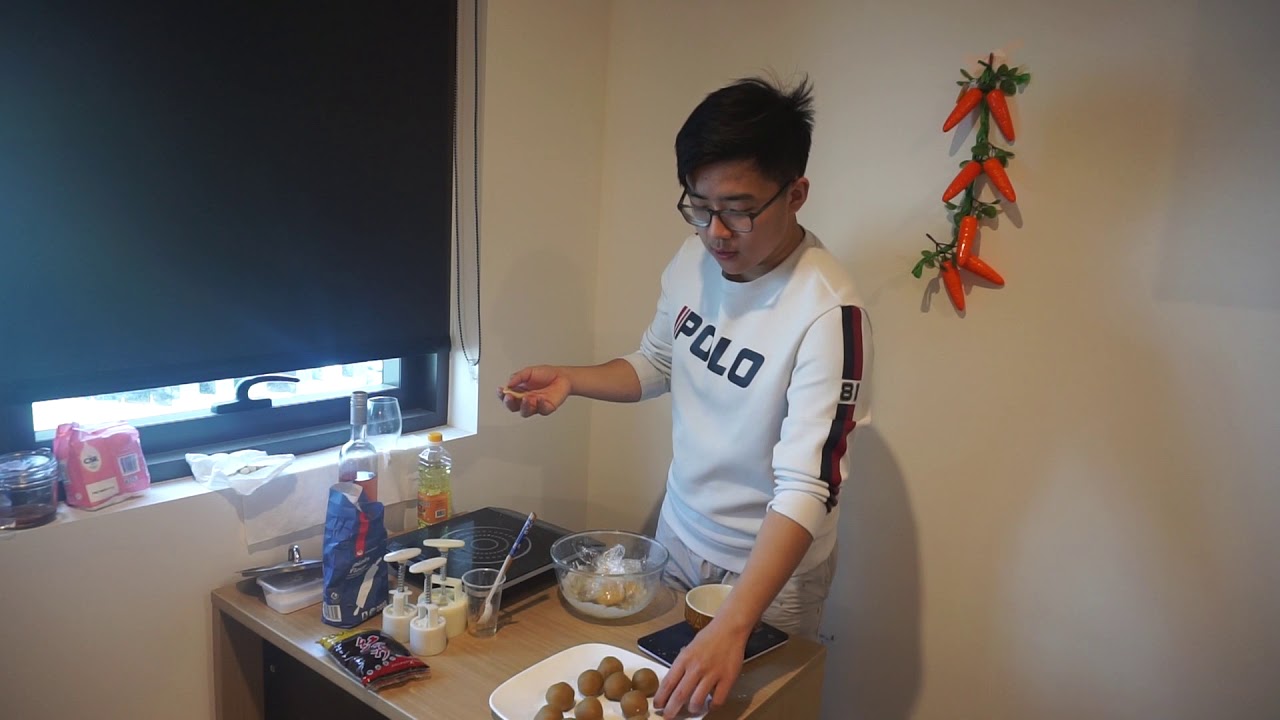 Homemade Cantonese style mooncake