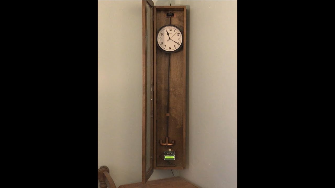 Free Pendulum Clock