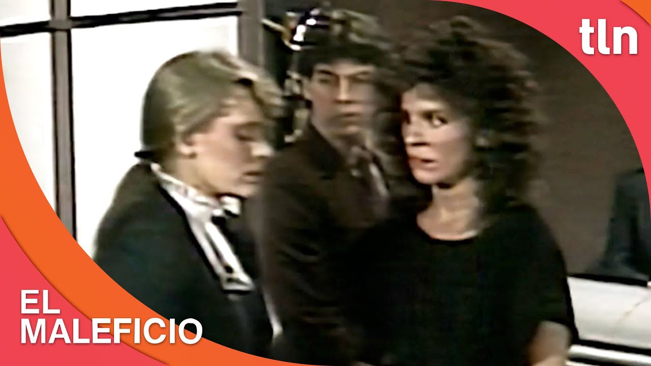 Ruth le impide a Vicky entrar al funeral de Diego | El Maleficio | Capítulo 300