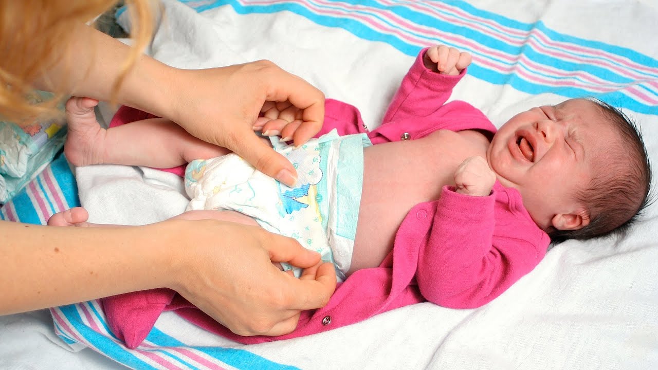 5 Tips on Changing a Diaper on a Plane | Baby Travel