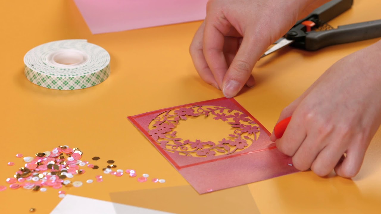 Hello Love Floral Wreath Shaker Card - Sizzix