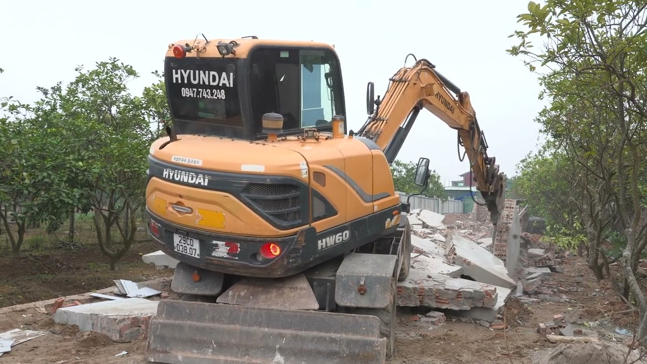 Xã Hưng Đạo tổ chức Cưỡng chế phá dỡ 11 công trình vi phạm pháp luật về đất đai, trật tự xây dựng