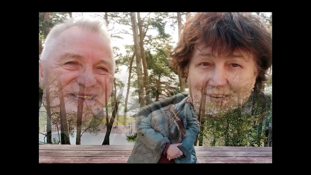 В реку смотрятся облака