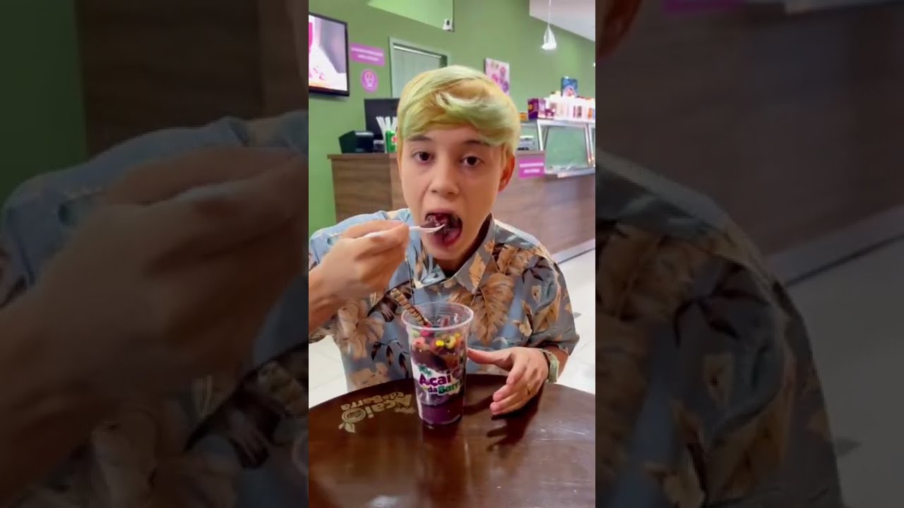 Você gosta de açaí com muito recheio ou pouco? 💜 