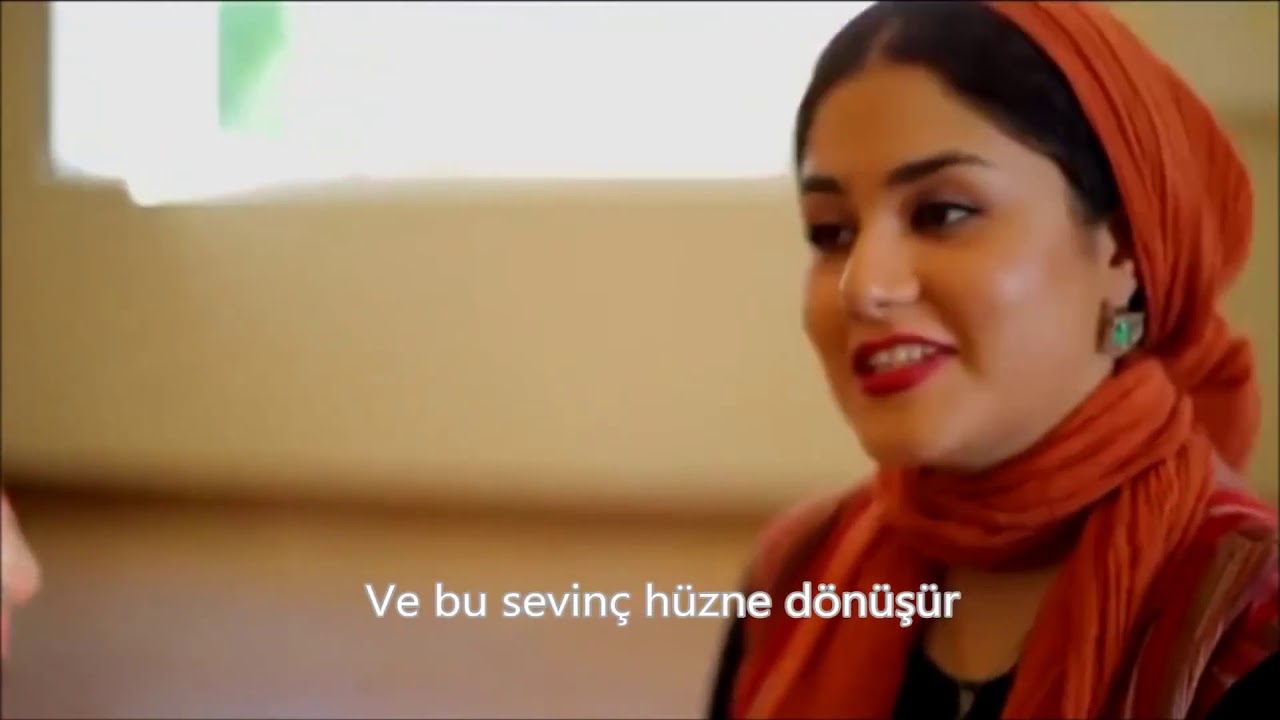 İranlı kadın şarkıcılardan &Ccedil;ok g&uuml;zel bir Fars&ccedil;a şarkı | Şiir: Mevlana | Mah Banu grubu