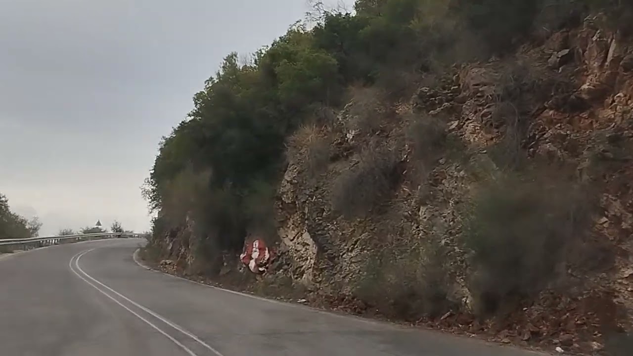 Οδηγώντας στις στροφές του Αχλαδόκαμπου Κολοσουρτη