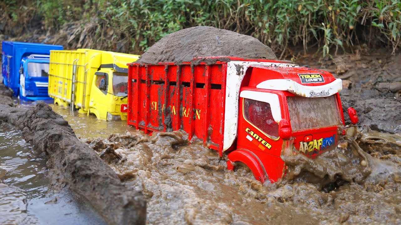 Truk Oleng Aa Zafran, Wahyu Abadi Bawa Muatan Pasir Melewati Jalanan Berlumpur