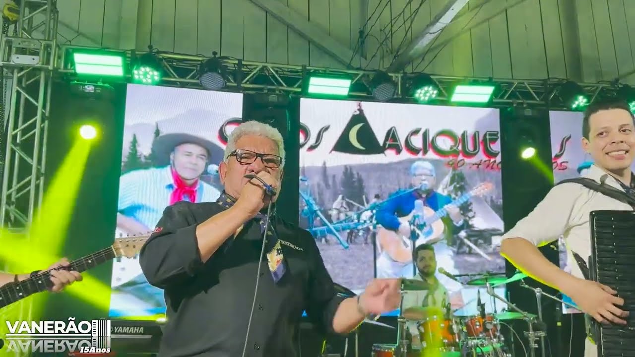 Jair Lemes do Grupo Os Caciques de Guarapuava canta com Grupo Vanerão em Guarapuava PR