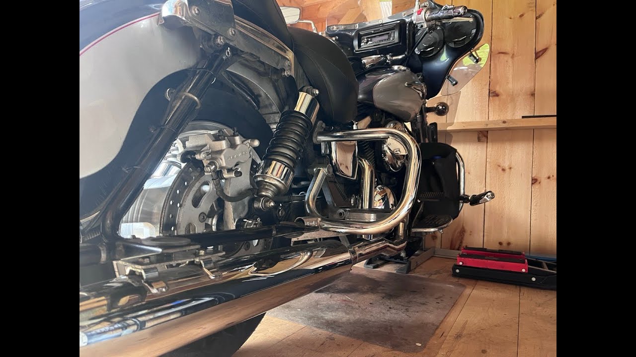 2001 Kawasaki Vulcan Nomad 1500cc: Oil and Oil Filter Change.