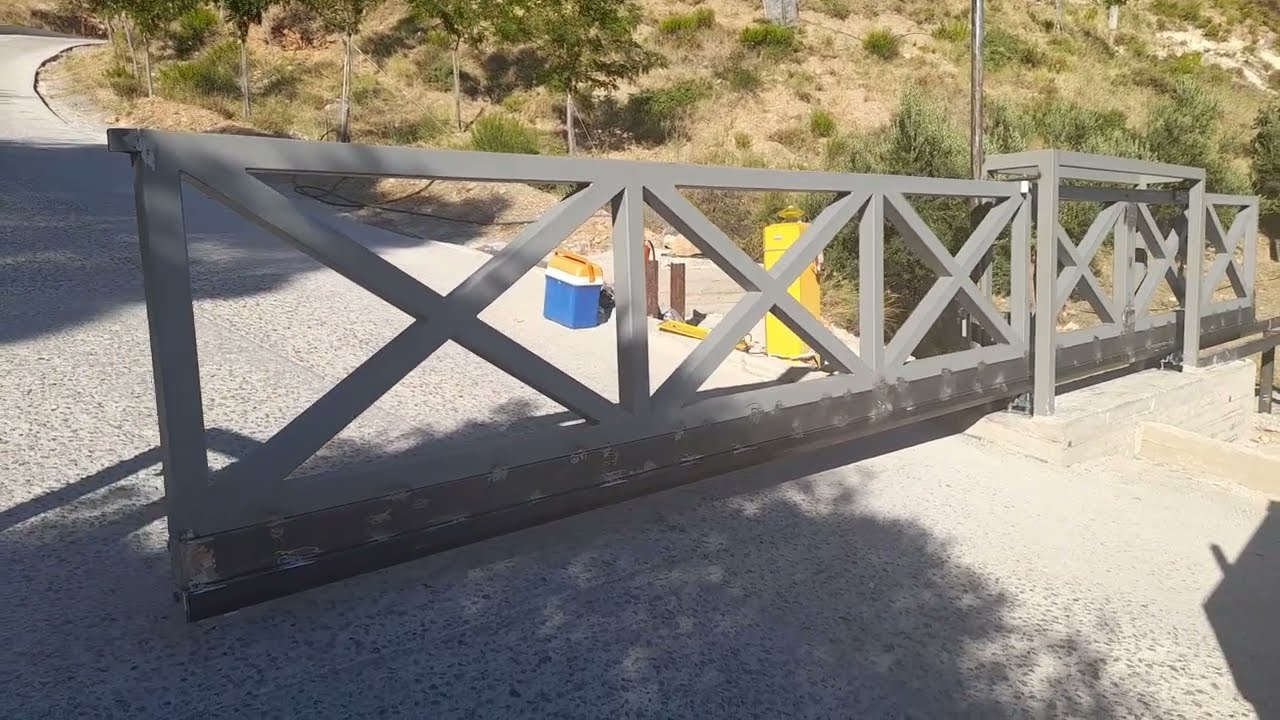 Συρόμενη πόρτα Cantilever χωρίς οδηγό στο έδαφος