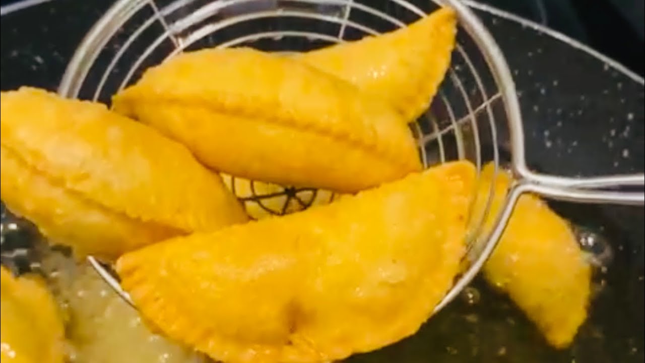 #Holi special recipe gujiya #Sweet gujiya without sugar syrup #No chaashanee # Traditional festival