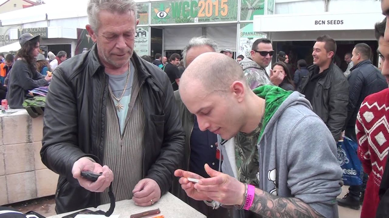 Spannabis 2015   Handcuffed Joint Rolling part 4