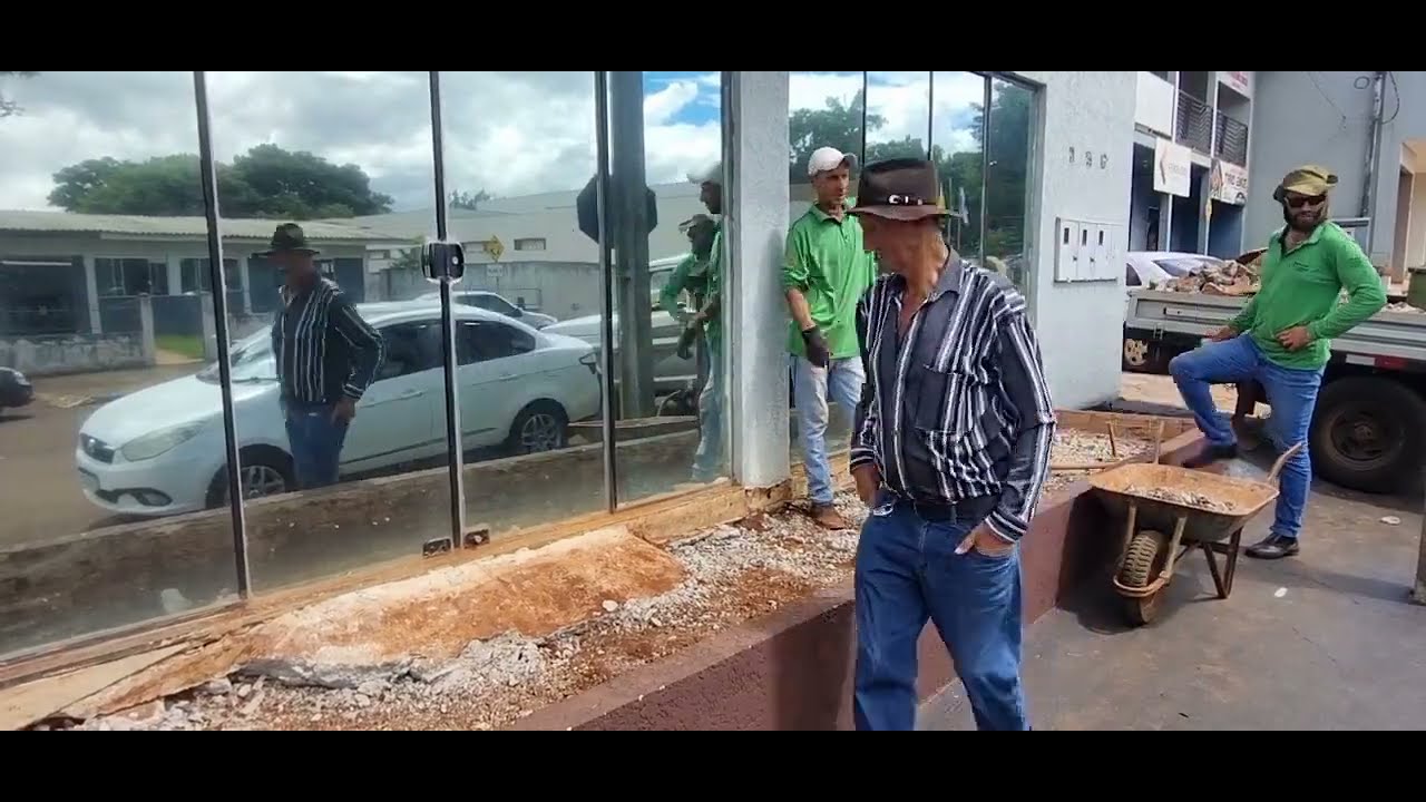 Preparando canteiro pro plantio das maranta charuto 