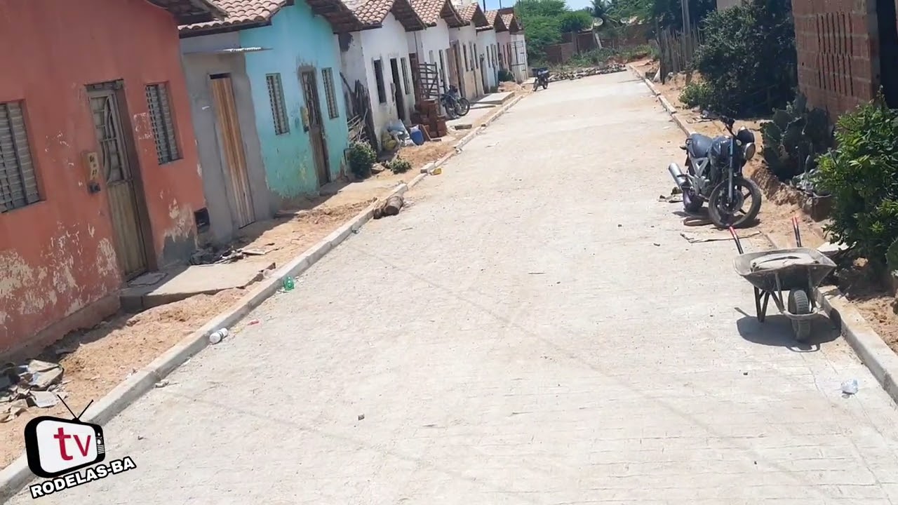 24/01/2022 MORADORA DAS CASAS POPULAR BAIRRO CAIXA D'&Aacute;GUA AGRADECE O PREFEITO PELO CAL&Ccedil;AMENTO