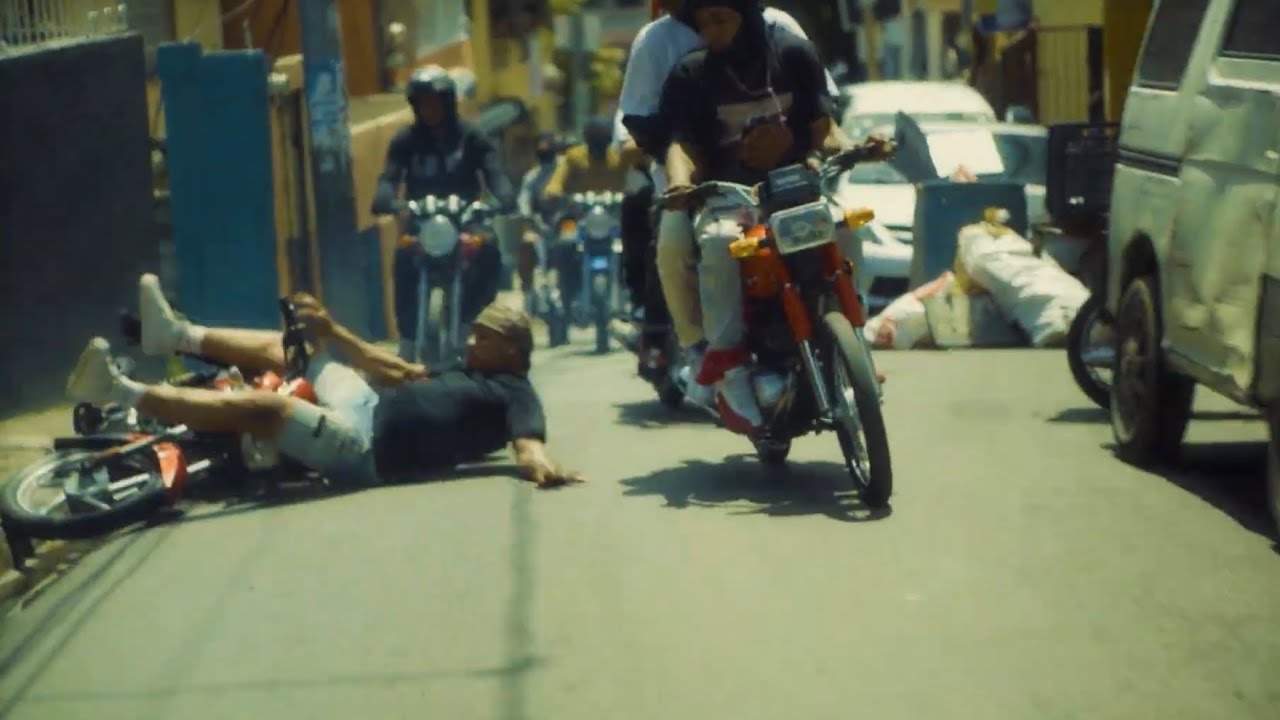 DILON BABY - QUITANDO GORRA 🧢(Video Oficial)