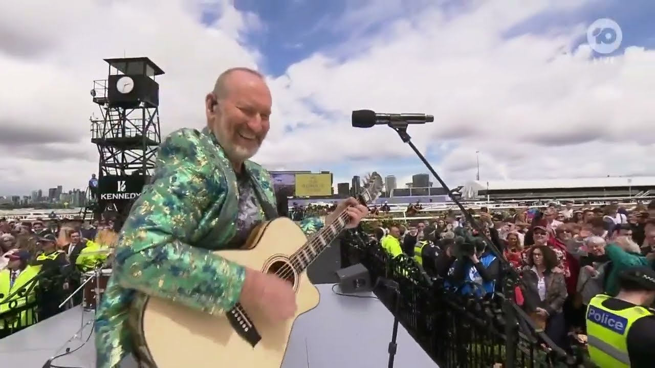 Colin Hay Performs 