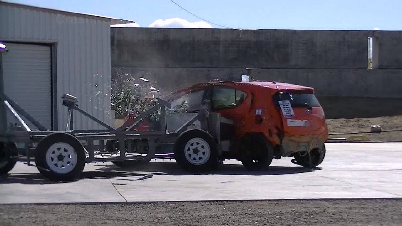 2013 Toyota Prius c | Side Crash Test by NHTSA | CrashNet1