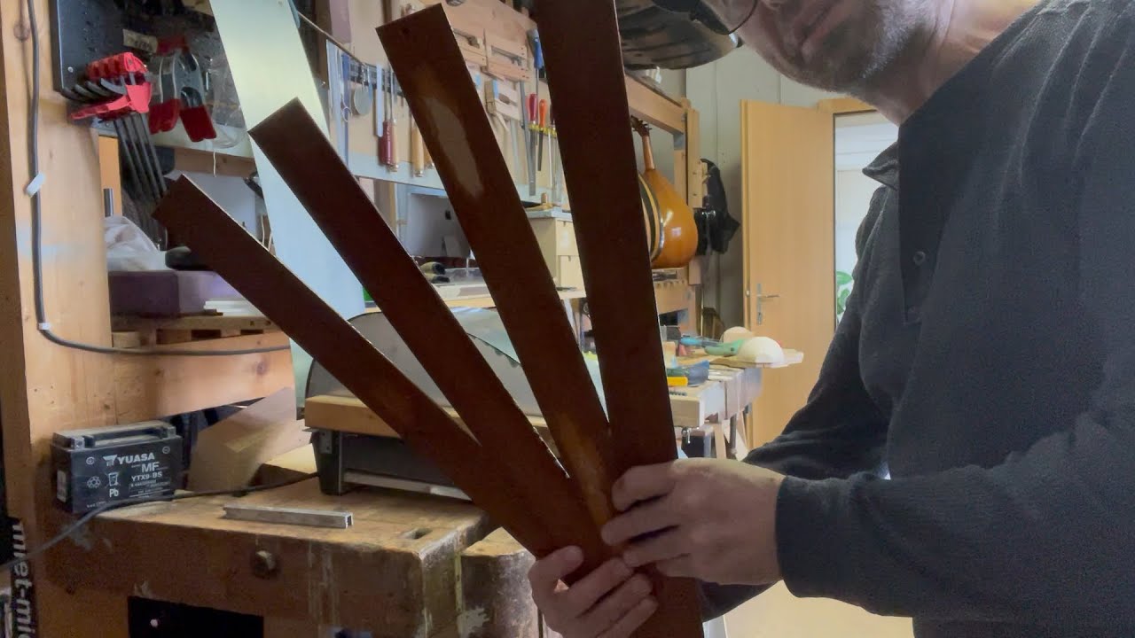 ثني ضلع العود في القالب الحراري Bend the rib of  Oud into the thermal mold
