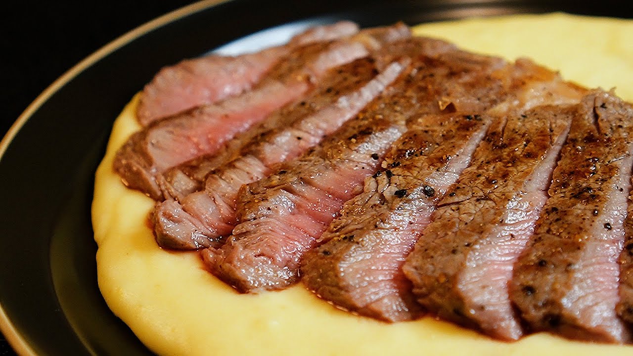 濃厚チーズポテトソースで牛ステーキを深夜に作って食べる