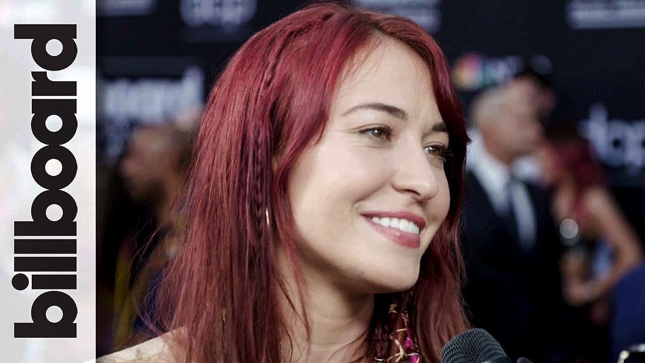 Lauren Daigle Explains How Miley Cyrus Was 