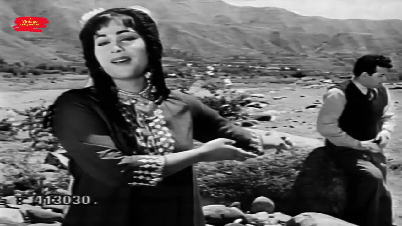 IK ALBELA PARDESI DIL MAIN SAMA GEYA HAI - MUSARRAT NAZIR - FILM JHOOMAR