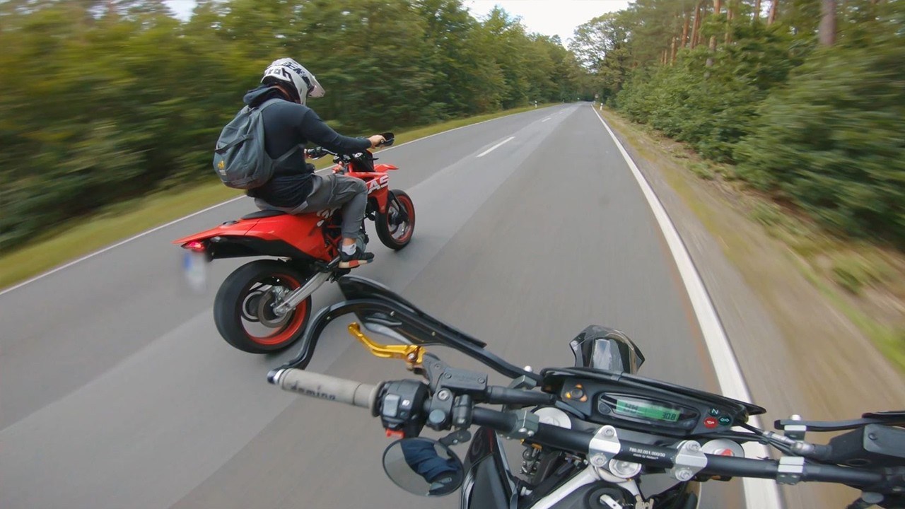 Loud Fun - Husqvarna 701 Wings + Gasgas 700 LeoVince