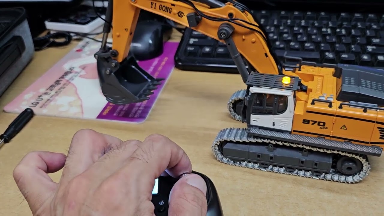 1/50 풀메탈 RC굴삭기 (교쇼 코마츠는 이제 가라~)