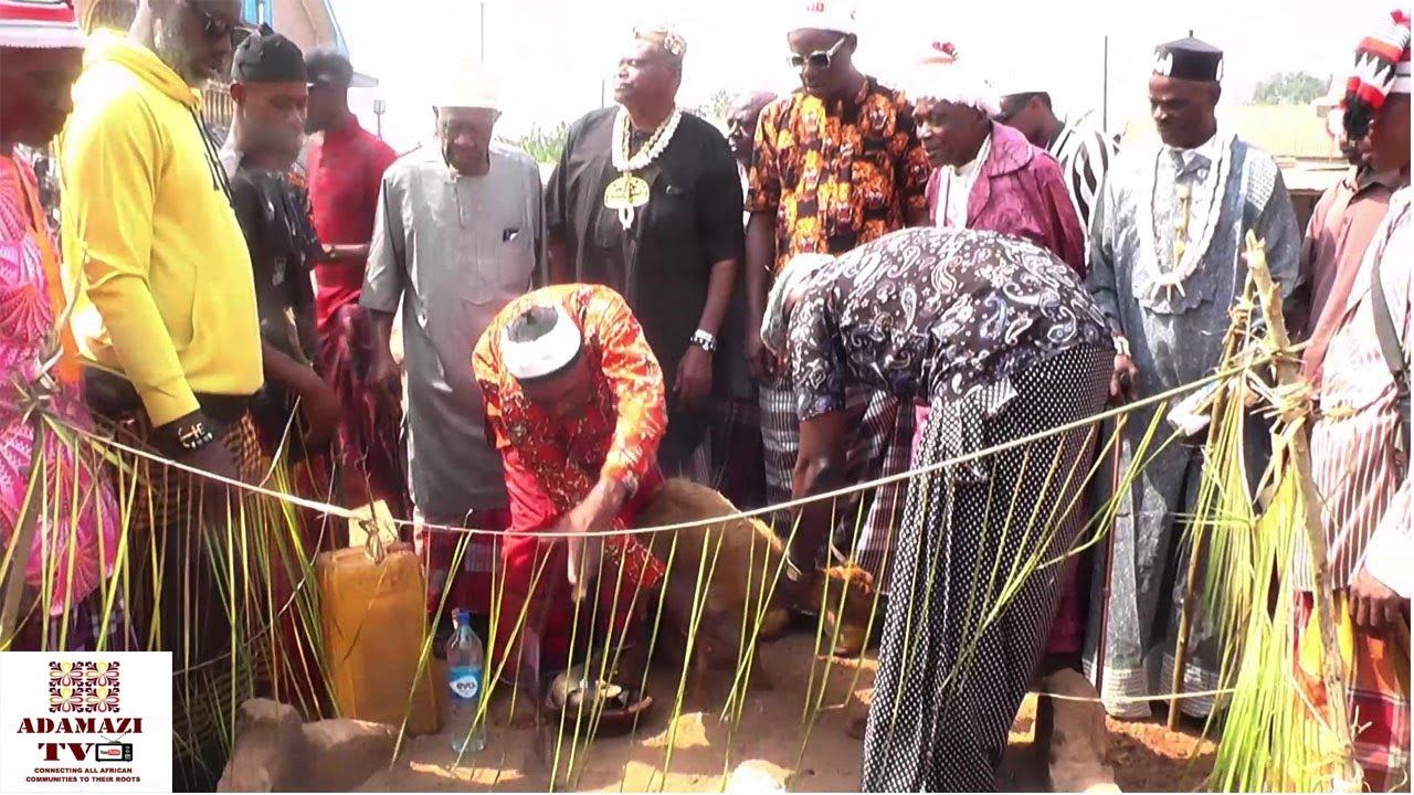EZE ARO HRM MAZI GODWIN KANU IDEI PERFORMS LIBATIONS AT AMAIKPE SQUARE OBINKITA AROCHUKWU