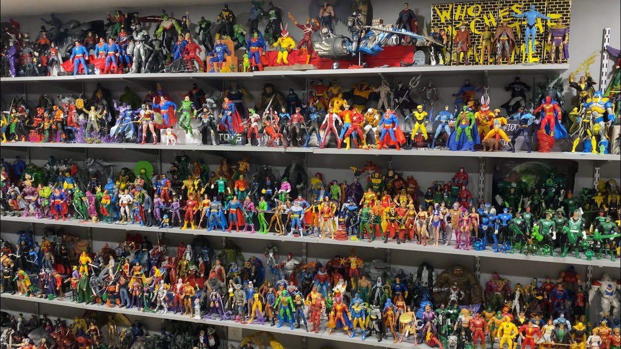 DC Collection walkthrough! DC Multiverse vs DC Universe Classics!