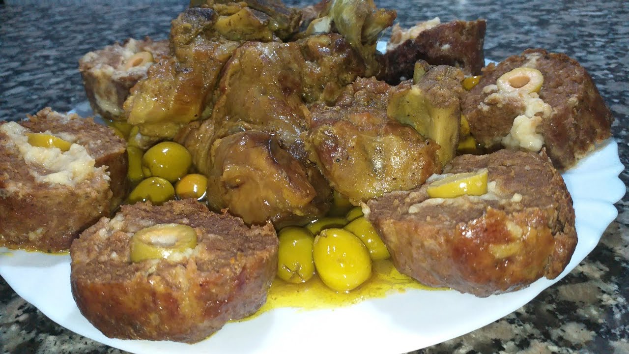 الزيتون محمر لي هبل كامل العايلة❤مع رولي اللحم المفروم بالجبن مينشبعش عاودته في داري وقلعت السخفة😋