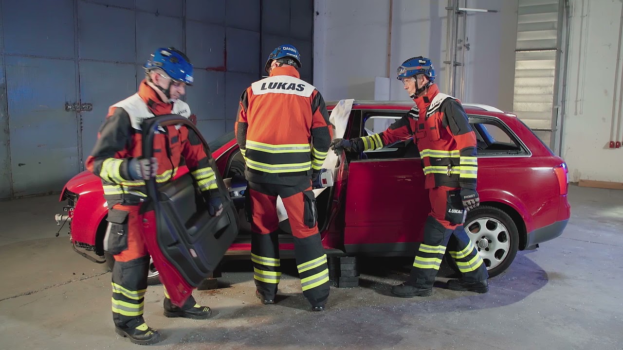 Türen heraustrennen #TECHNISCHE HILFELEISTUNG - DIE NÄCHSTE GENERATION