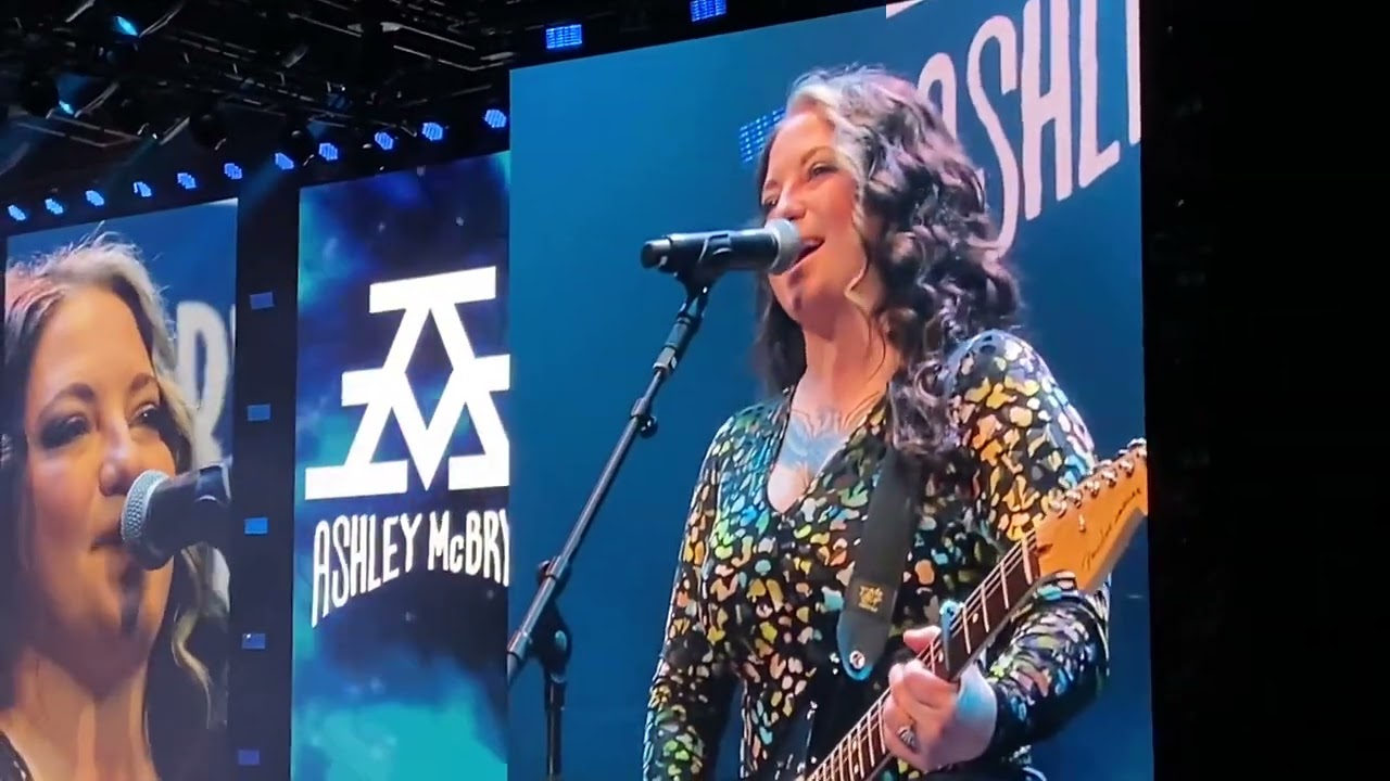 Ashley Mcbryde “Girl going nowhere” C2C London 2022