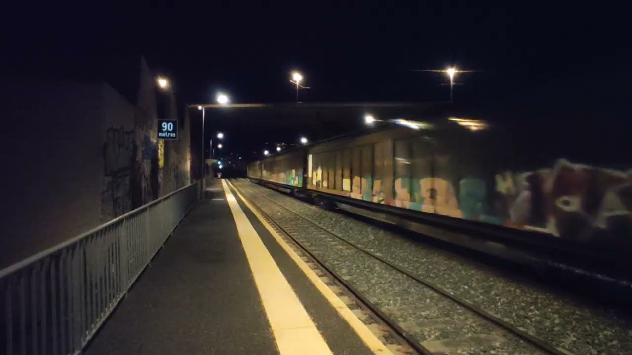 Hexafret en gare de Clermont la rotonde bb 75000 um + couvert transwaggon.