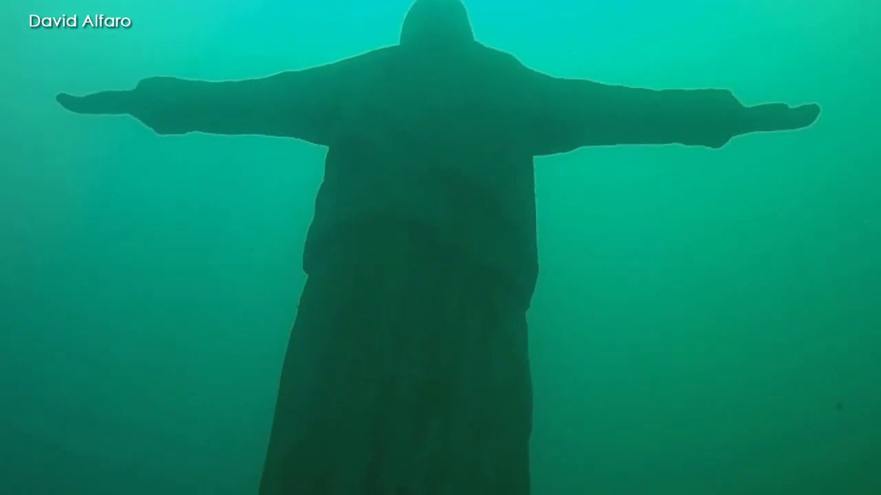 ¿Sabía que en el fondo del lago de Ilopango hay cuatro esculturas sumergidas?