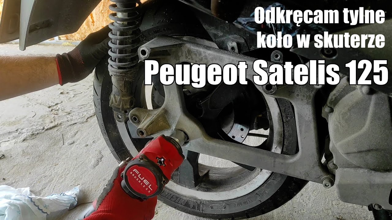Odkręcam tylne koło w skuterze Peugeot Satelis 125