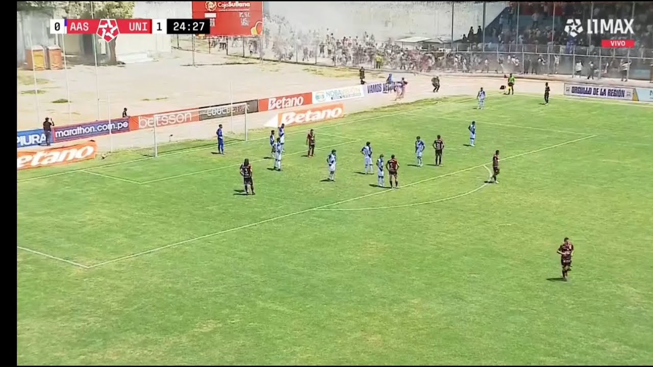Invaden el estadio de Sullana!!!!