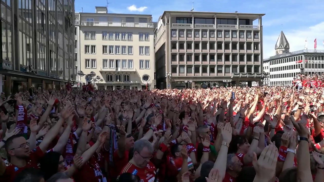 A veszprémi szurkolók a kölni Dóm téren hangolnak a döntőre-VELUX EHF FINAL4 2019