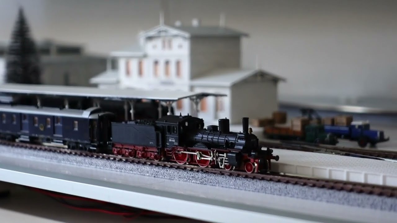 Arnold N BR36 umgebaut auf Glockenankermotor Tp 1015 in Fahrt mit 4 Reisezugwagen. Analogbetrieb.