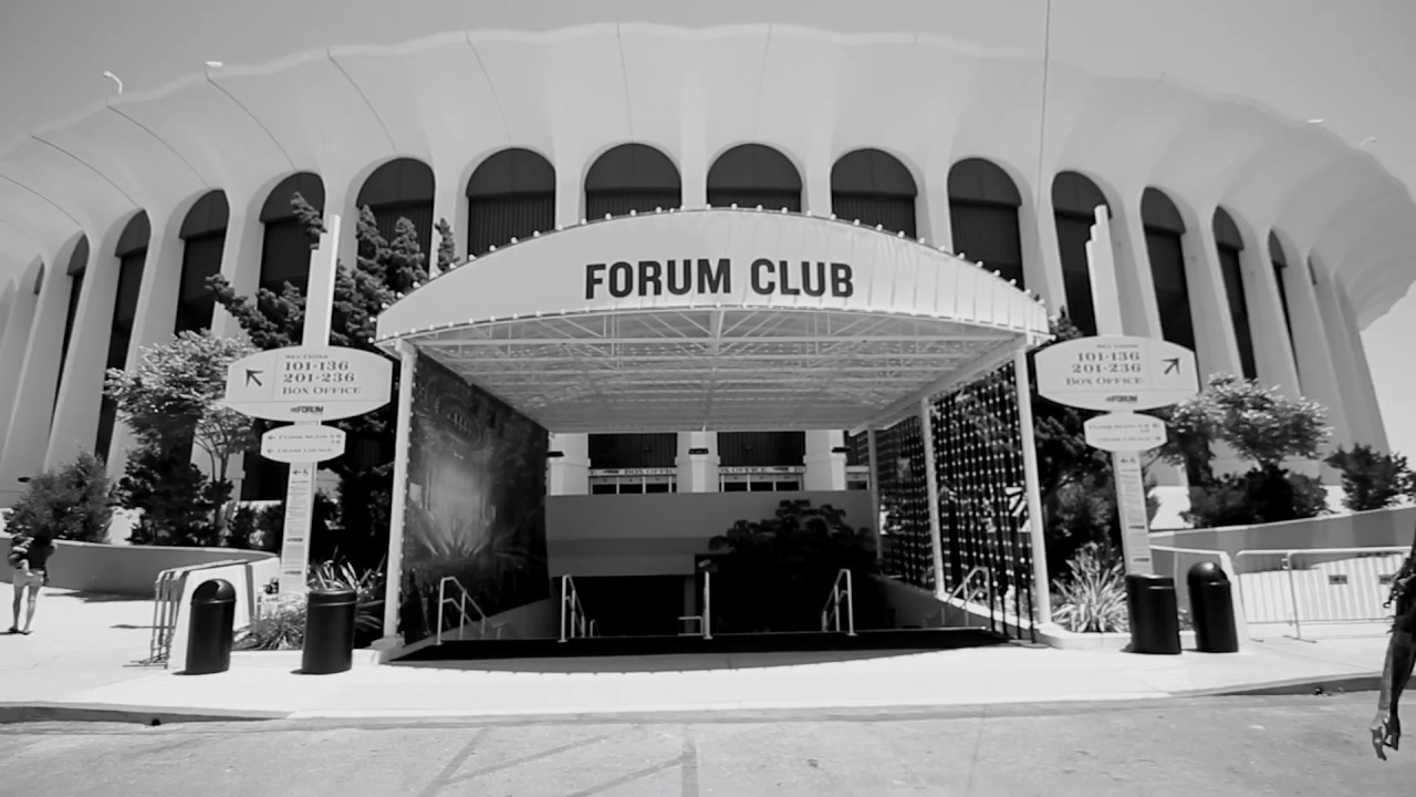 Go Backstage with Korn at the Forum!