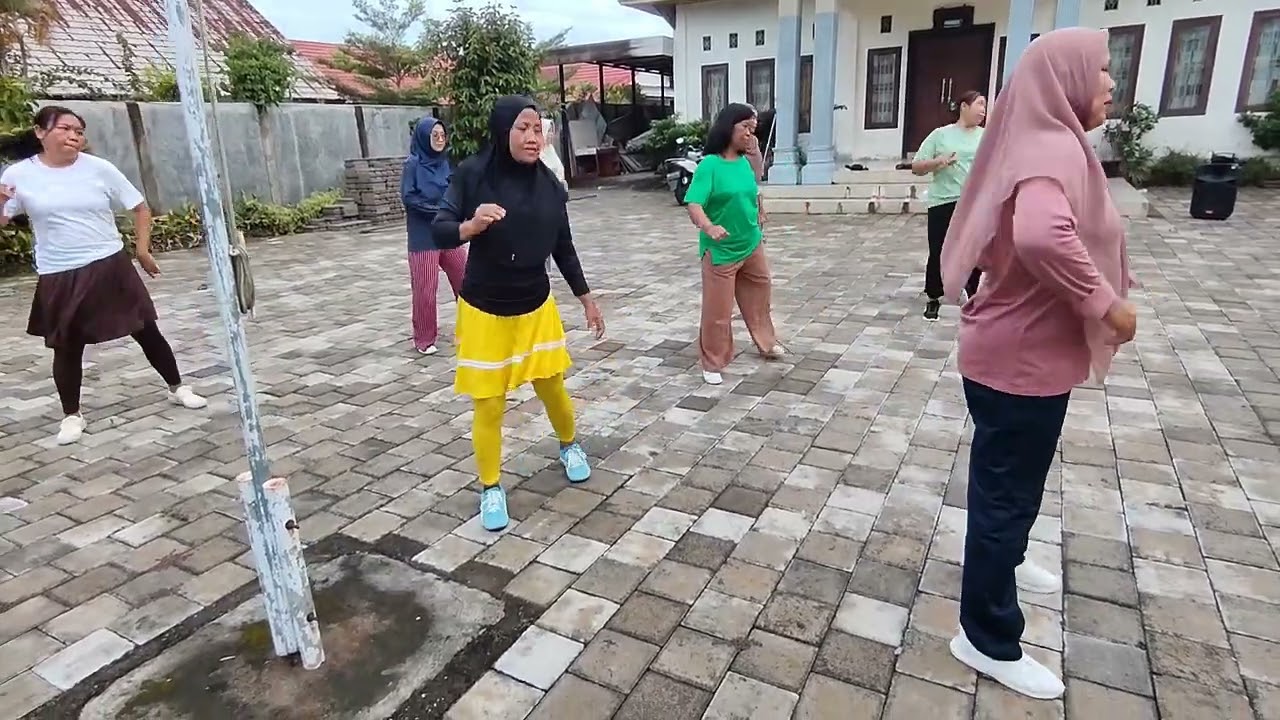 Shine Like Me Line Dance // Choreographed by Johnny Two Step ( UK) 