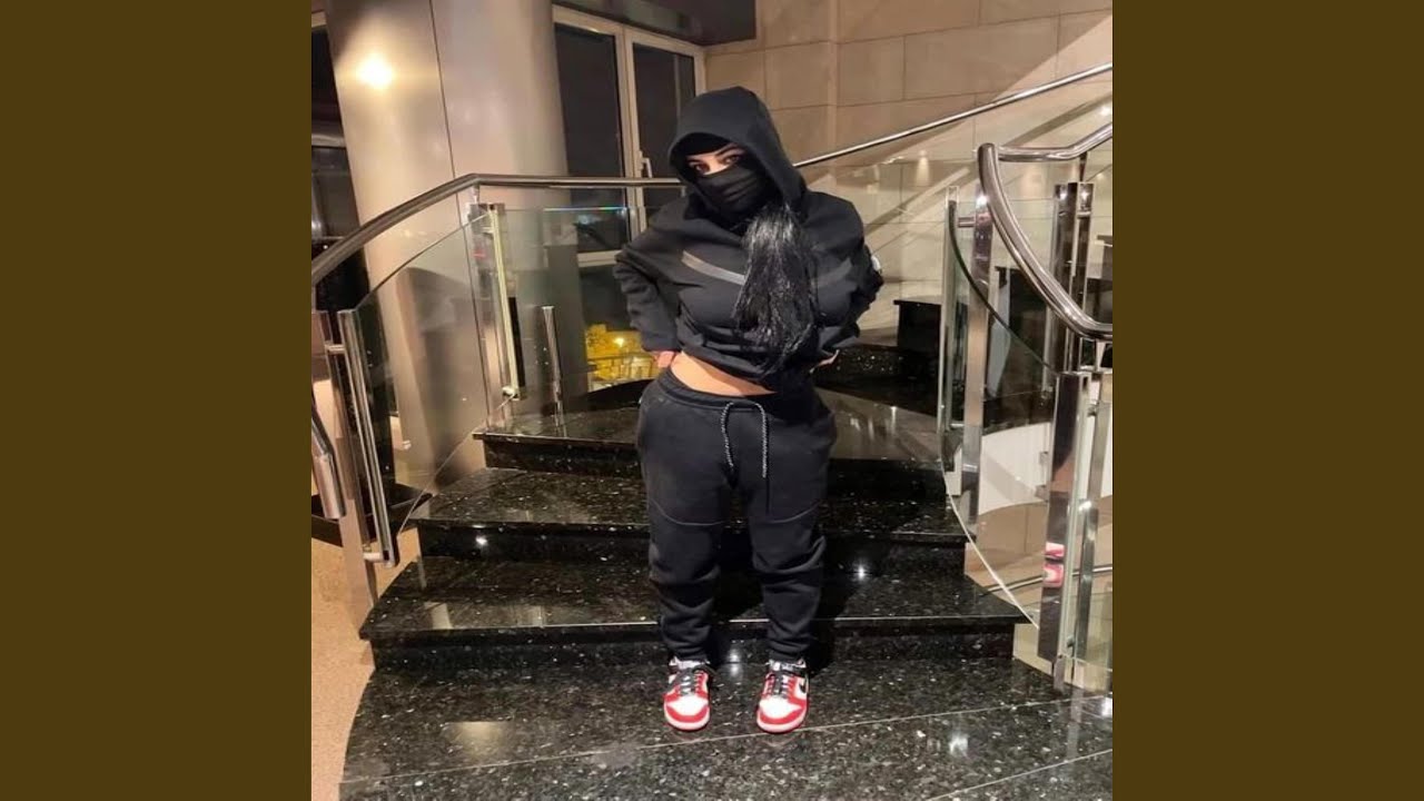 Crina negra x hoodtrap