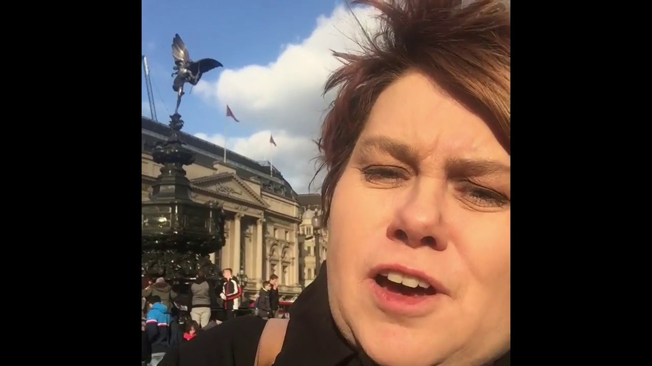 Flyady Premium - Emma's London Adventure, Piccadilly