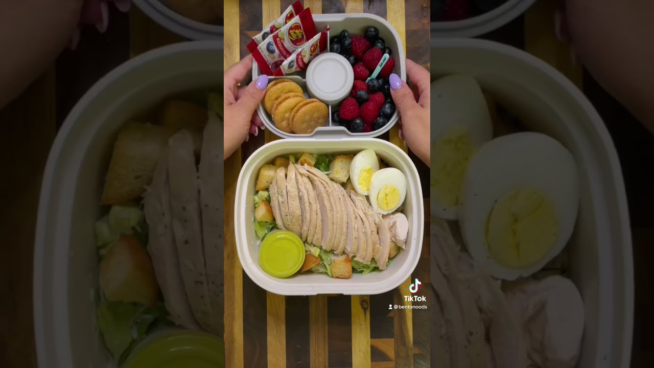 Салат &laquo;Цезарь&raquo; с курицей на обед моему мужу 🥗 #обеддлямужа #бенто #салат #бентоноды