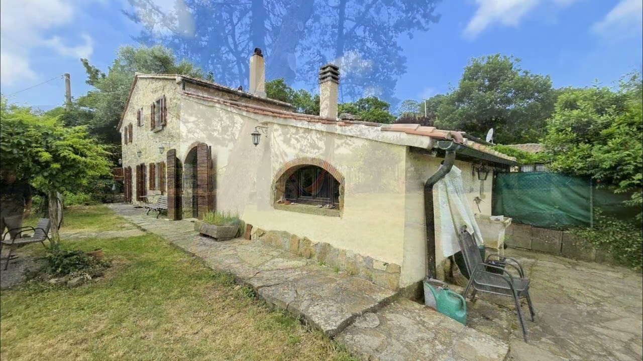 Terratetto completamente ristrutturato con annesso piscina e vista panoramica in Vendita a Roccastr