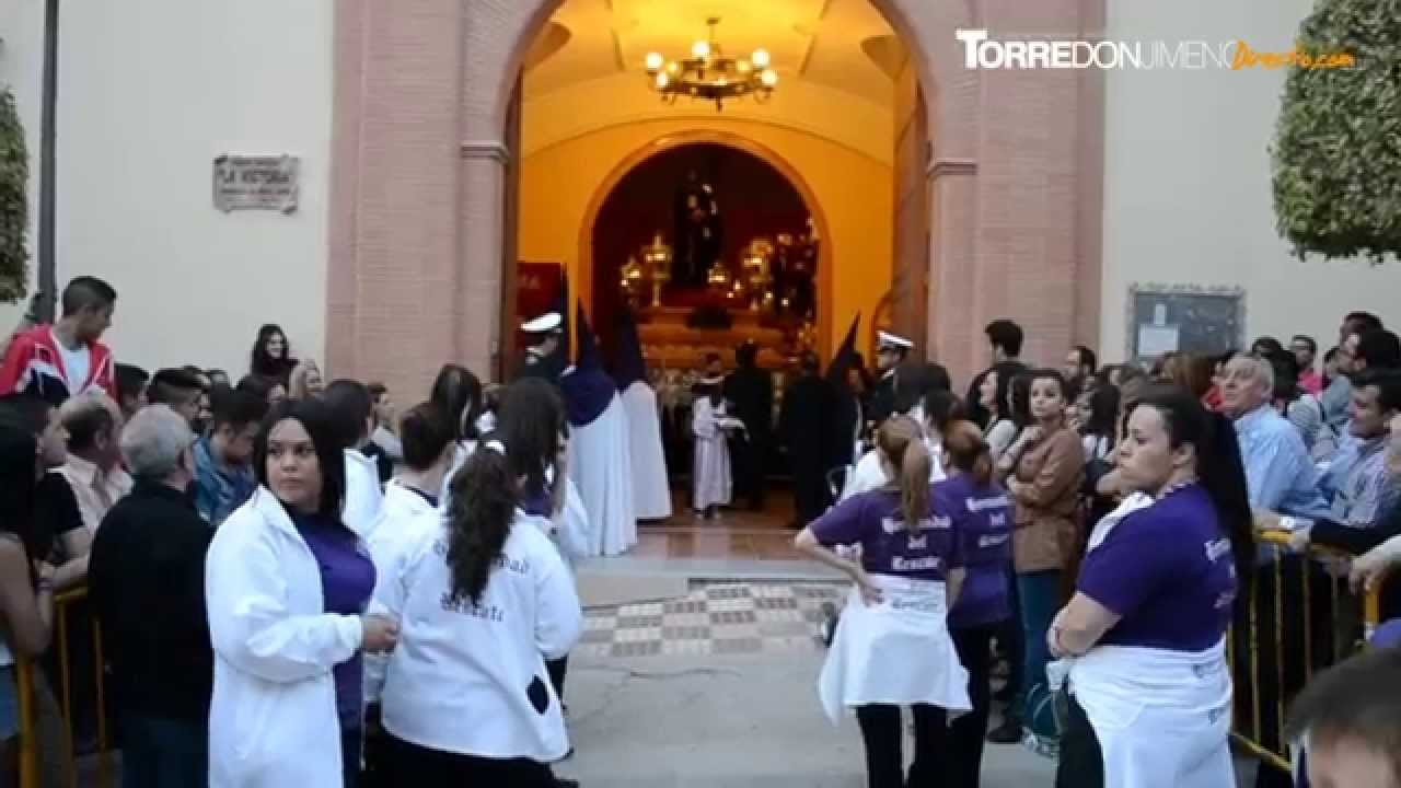 La Plaza de la Victoria se llena para recibir a la Hermandad de El Rescate de Torredonjimeno