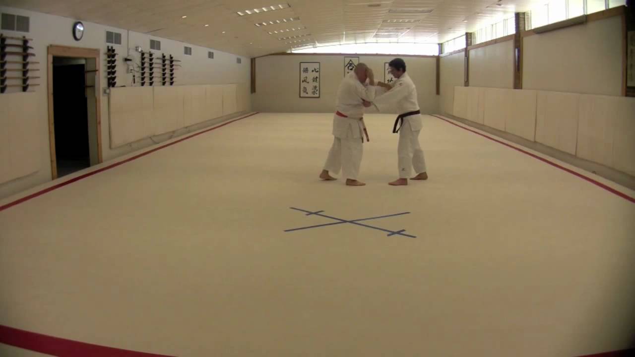Judo - Basics of  broken posture Sasae-Tsurikomi-Ashi