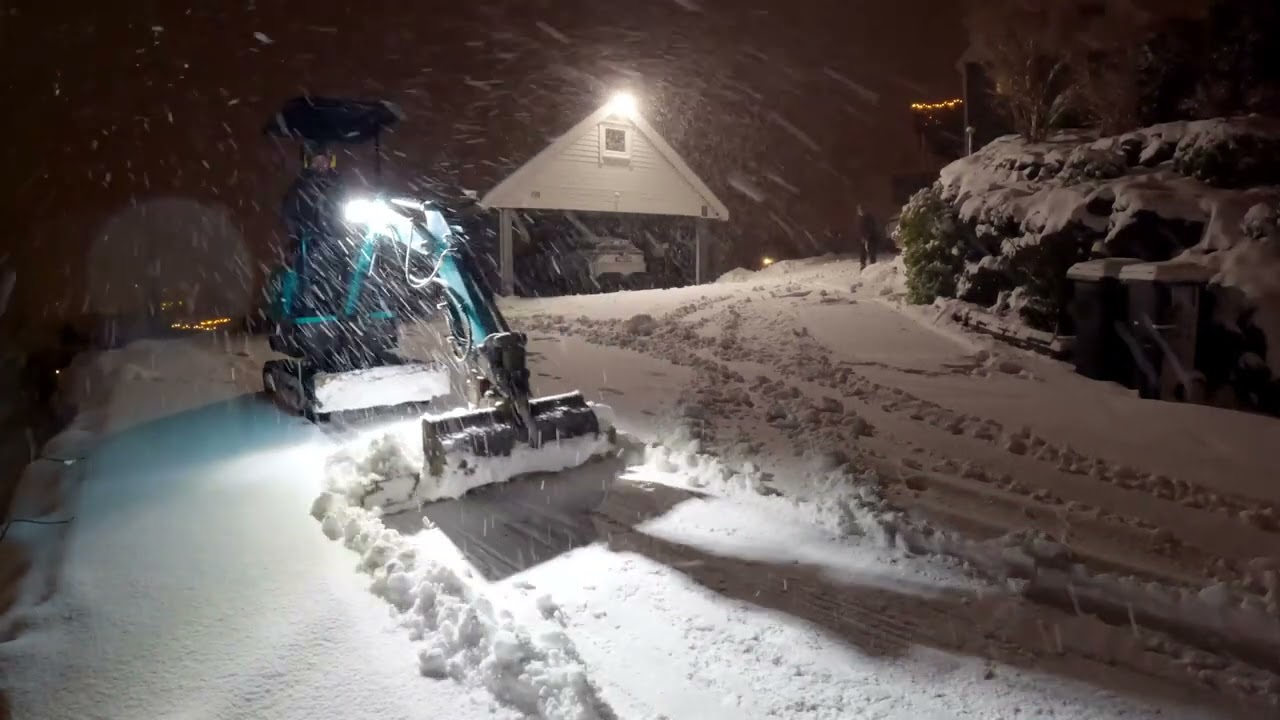 Moving heavy snow at night with the mini excavator