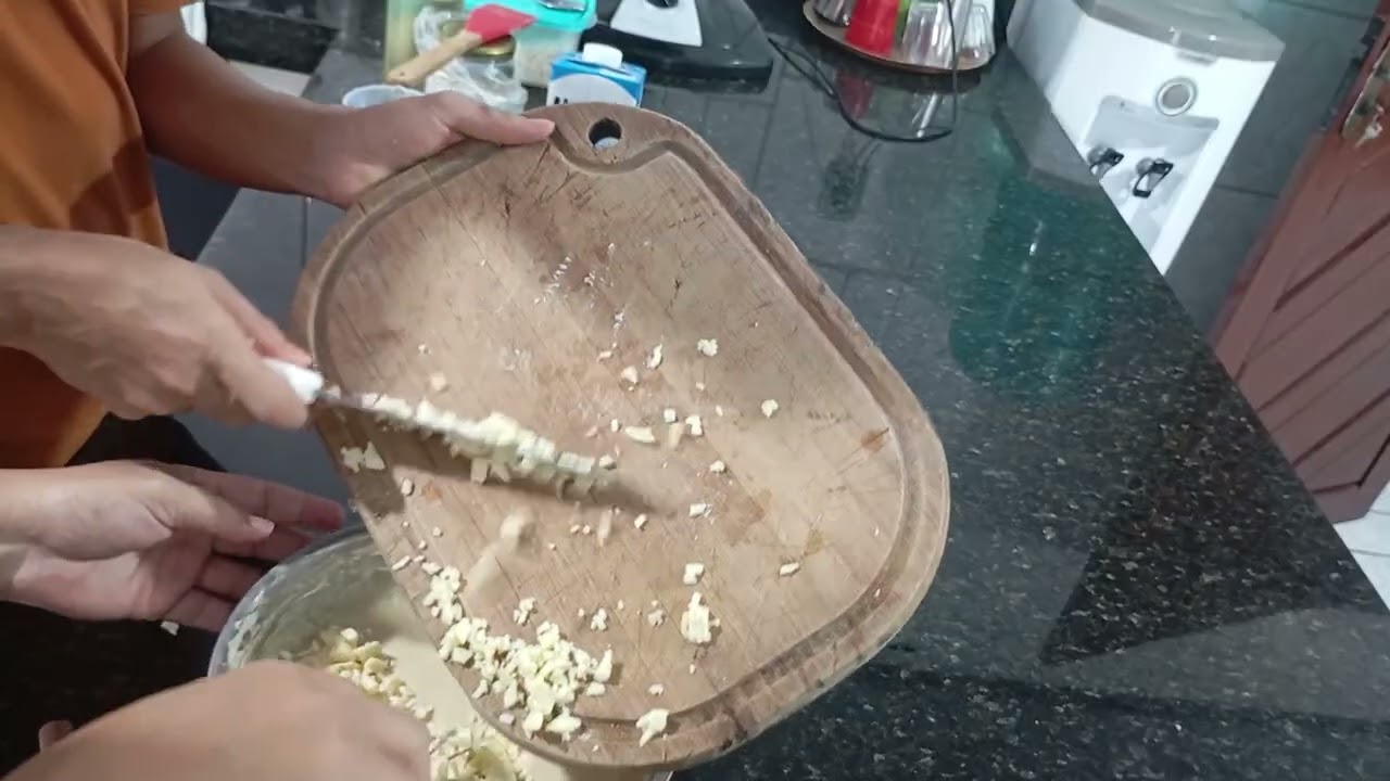 Vem fazer bolo de coco e queijo com a gente 